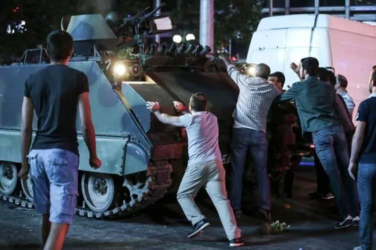 Cumhurbaşkanı Erdoğan, Vatandaşları Meydanlara Çağırdı