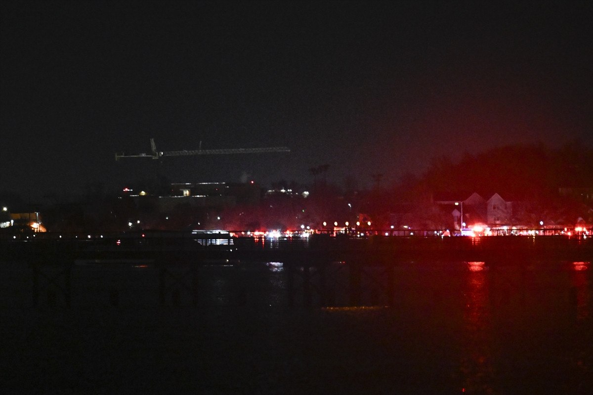 ABD'de Hava Kazası: Uçak ve Helikopter Çarpıştı