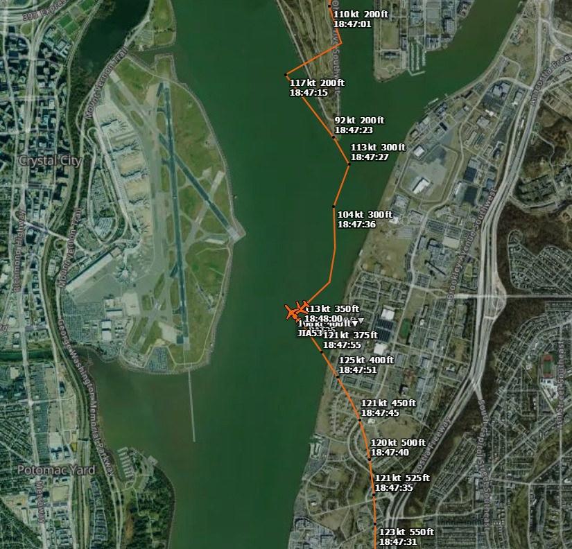 ABD'de Uçak ve Helikopter Havada Çarpıştı, Potomac Nehri'ne Düştü
