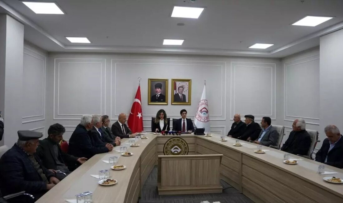 Adıyaman'da, cemevi ve Alevi dernekleriyle gerçekleştirilen toplantıda, Alevilik kültürü ve