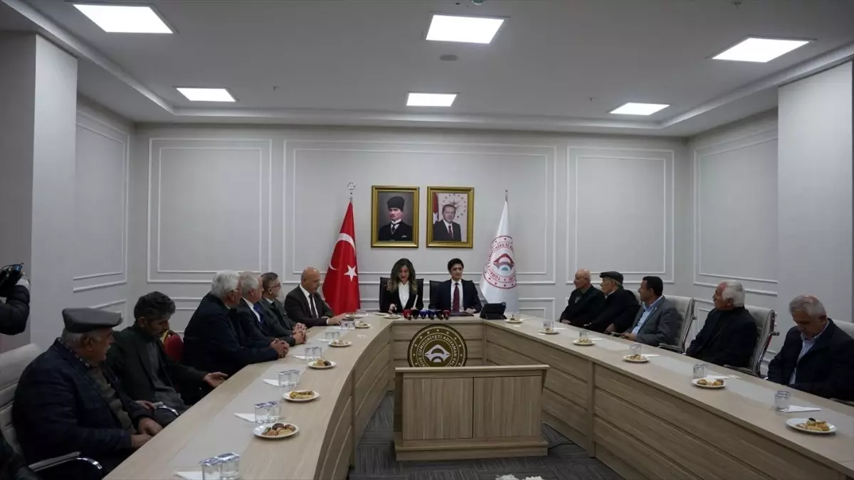 Adıyaman'da, cemevi ve Alevi dernekleriyle gerçekleştirilen toplantıda, Alevilik kültürü ve