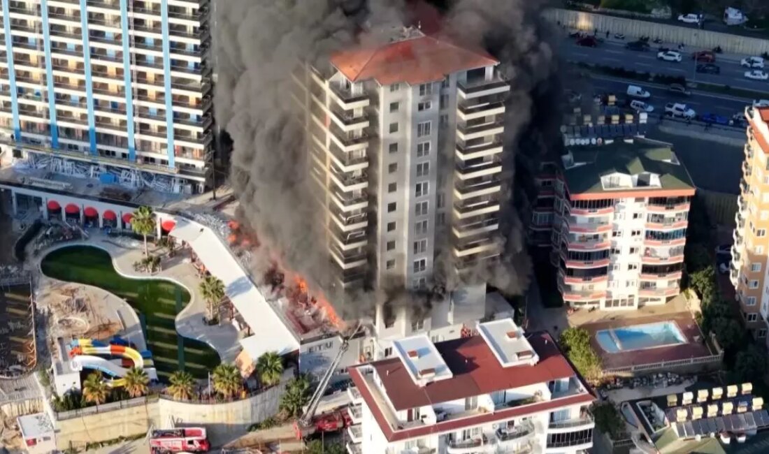 Alanya'da bir otel inşaatında meydana gelen yangında 3 işçi yaralandı