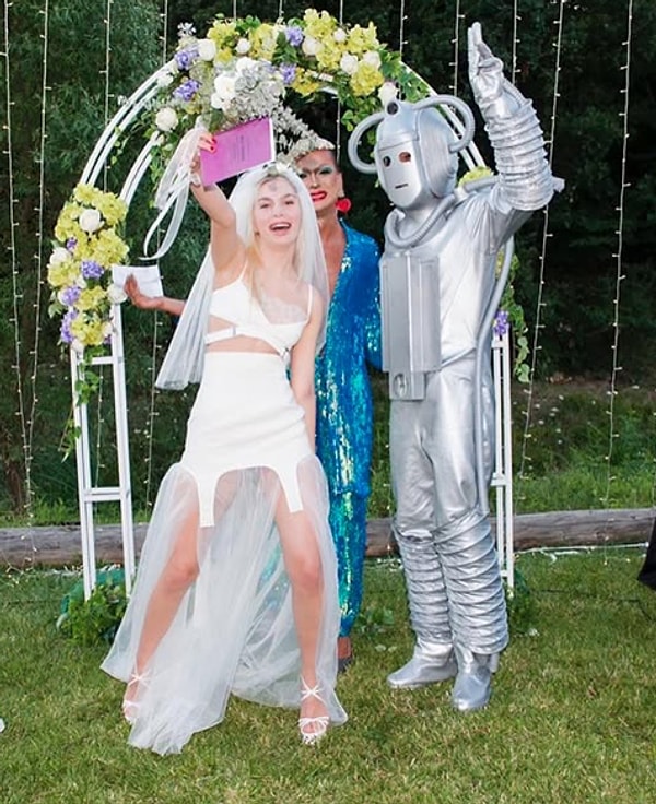 Aleyna Tilki'nin Yeni Klip Paylaşımları ve Robot Teması