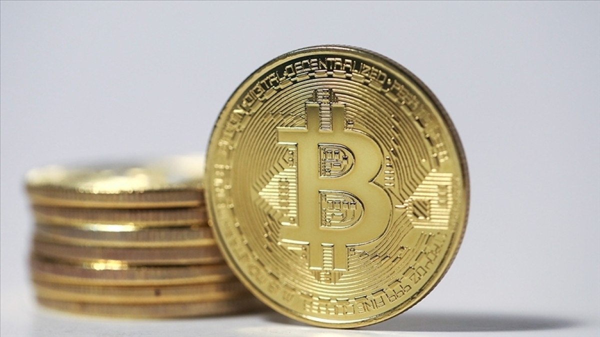 Altın Fiyatları Rekor Seviyelere Ulaştı, Bitcoin Piyasalarda Dalgalanma Yaşıyor