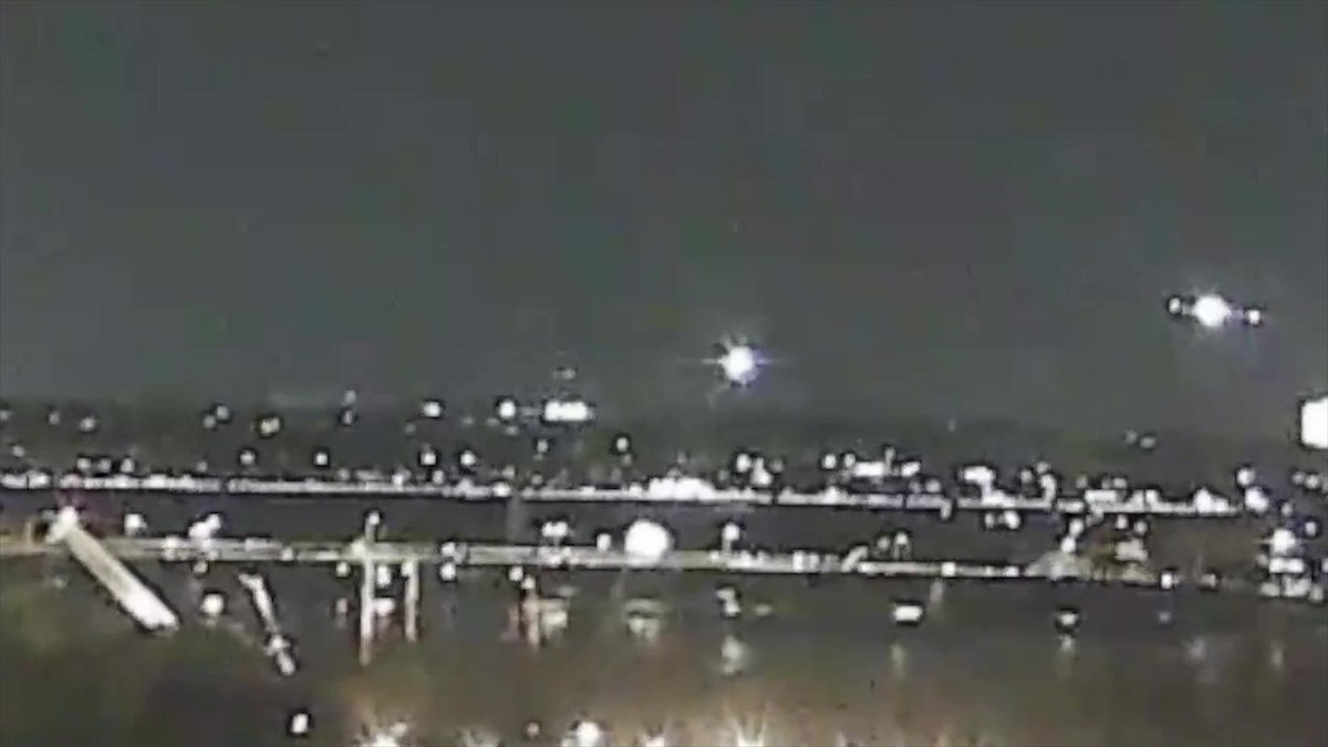 Amerika'da Uçak ve Helikopter Çarpışması: 18 Kişi Hayatını Kaybetti