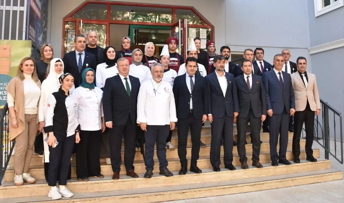 Antalya'da düzenlenen geleneksel toy yemeği etkinliği, yerel kültürü ve lezzetleri