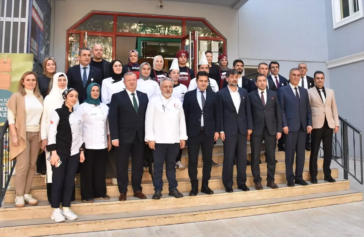 Antalya'da düzenlenen geleneksel toy yemeği etkinliği, yerel kültürü ve lezzetleri