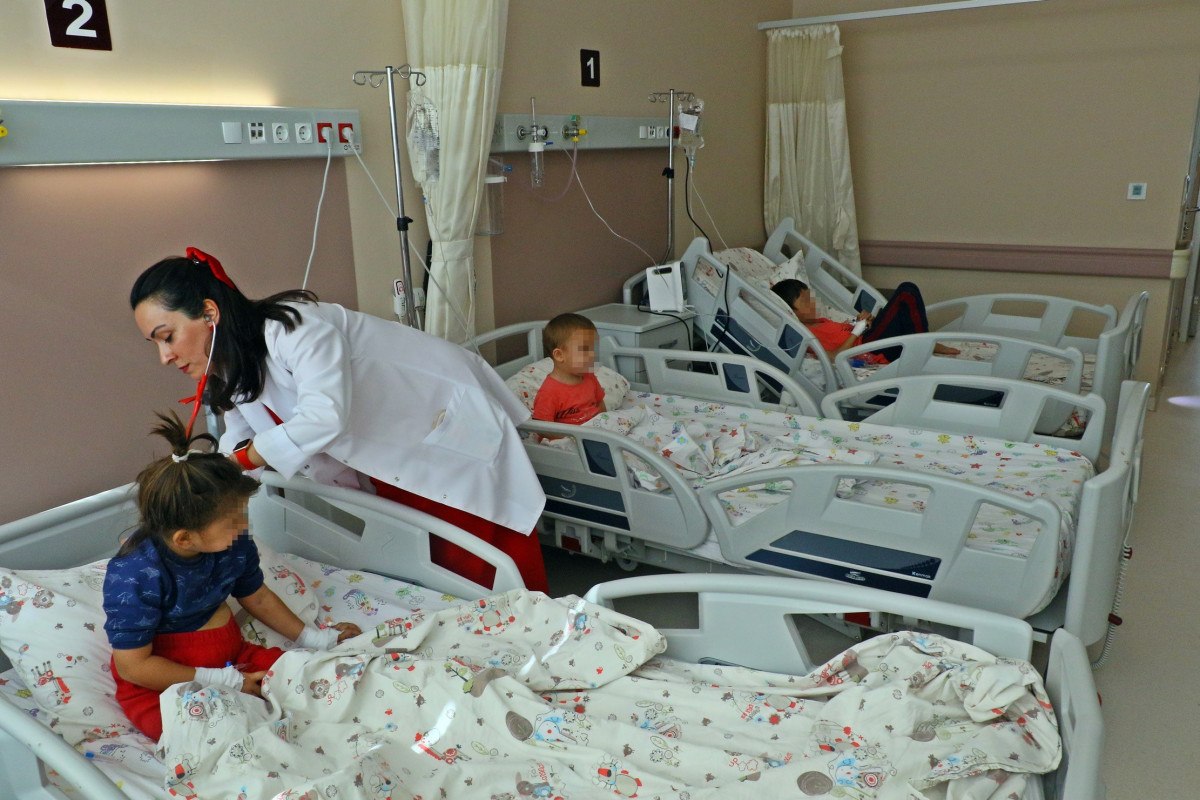 Antalya'da Yangında Üç Çocuk Kurtarıldı
