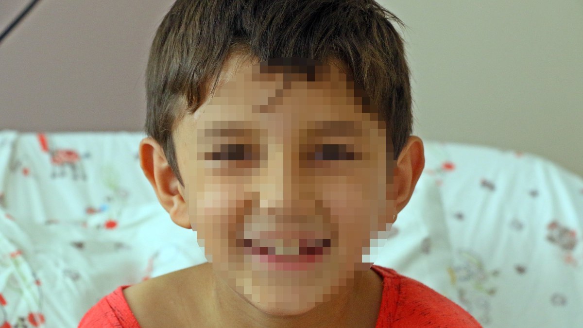 Antalya'da çıkan yangında cesur itfaiye ekipleri, alevler arasında kalan üç