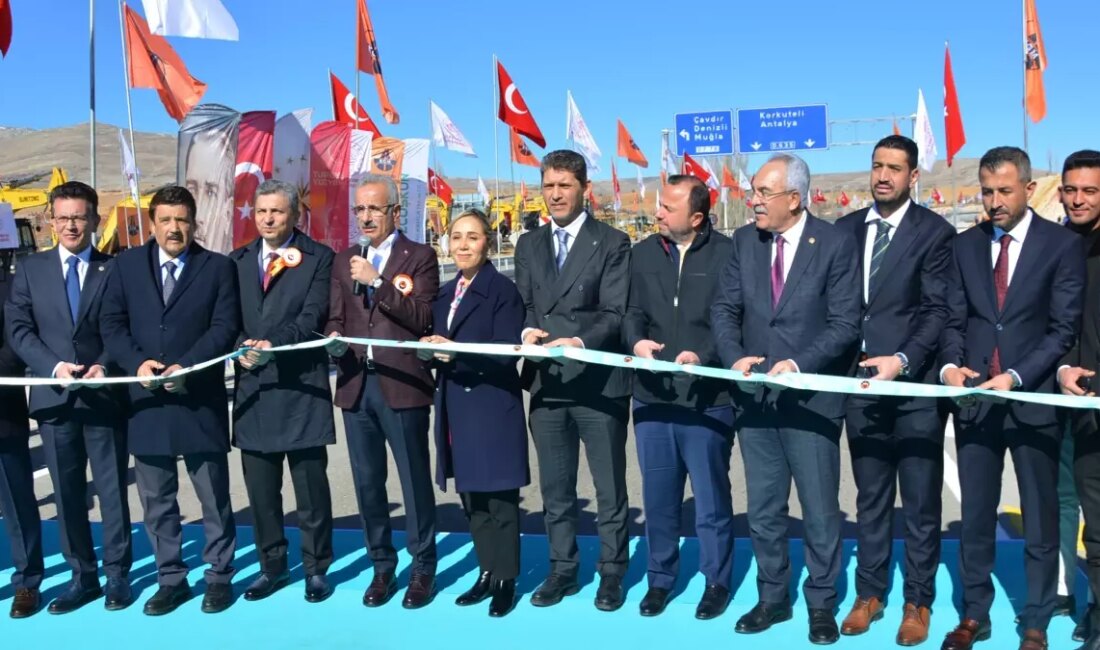 Antalya'nın ulaşım altyapısında yaşanan önemli gelişmeleri ve projeleri keşfedin. Şehir