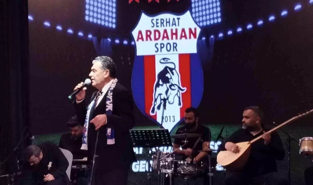 Ardahan Belediye Başkanı Faruk Demir, Serhat Ardahanspor için düzenlenen dayanışma