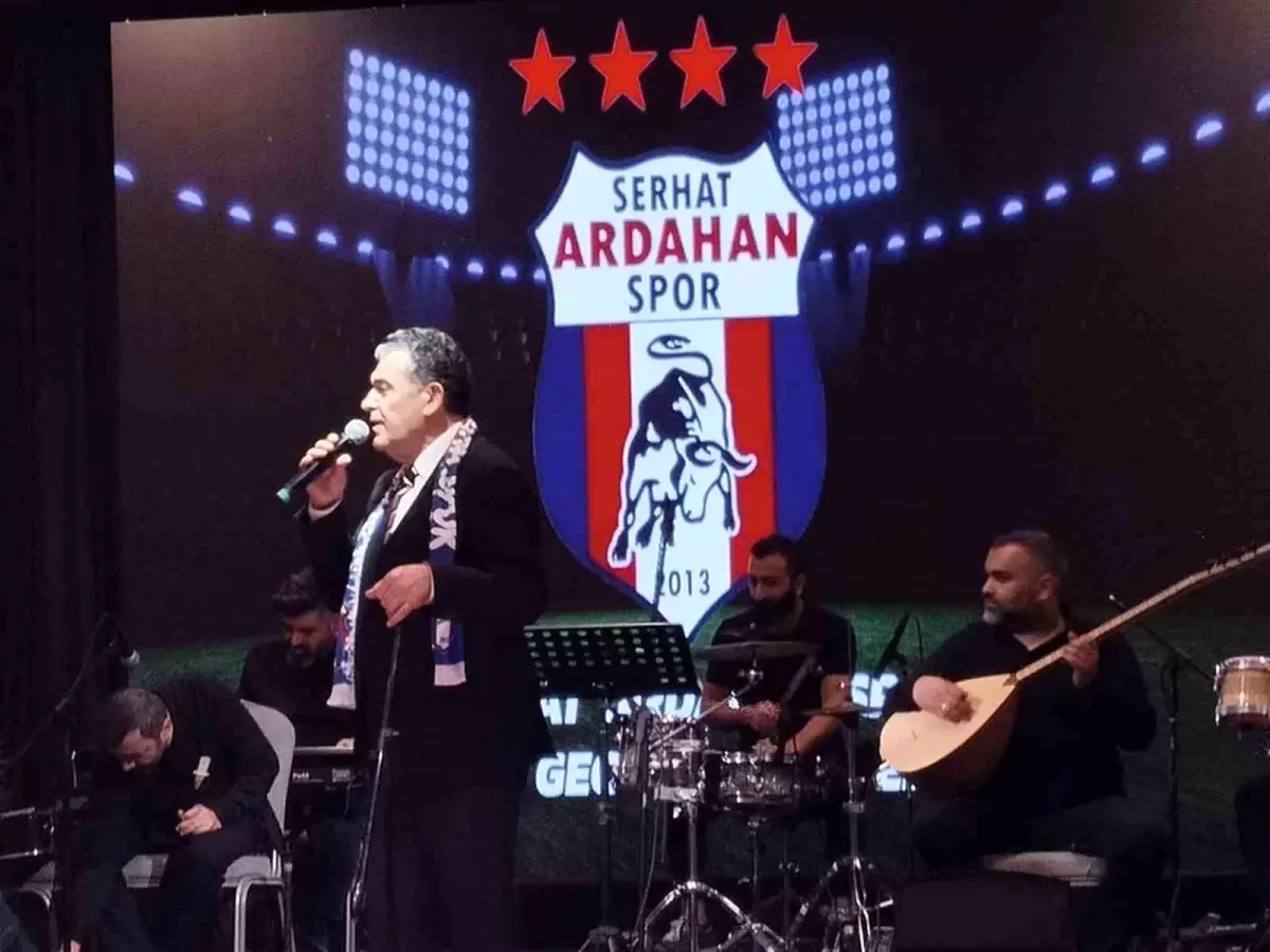 Ardahan Belediye Başkanı Faruk Demir, Serhat Ardahanspor için düzenlenen dayanışma
