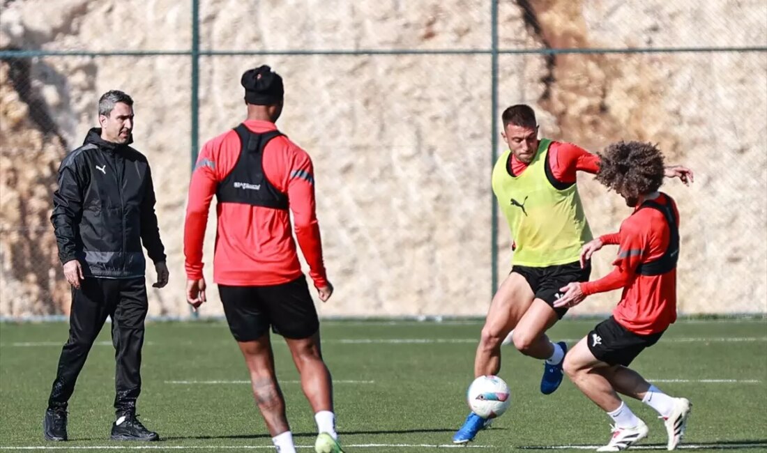 Atakaş Hatayspor, Çaykur Rizespor ile yapacağı önemli maç için hazırlıklarını
