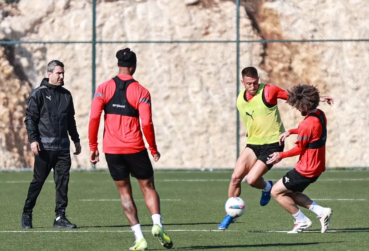 Atakaş Hatayspor, Çaykur Rizespor ile yapacağı önemli maç için hazırlıklarını
