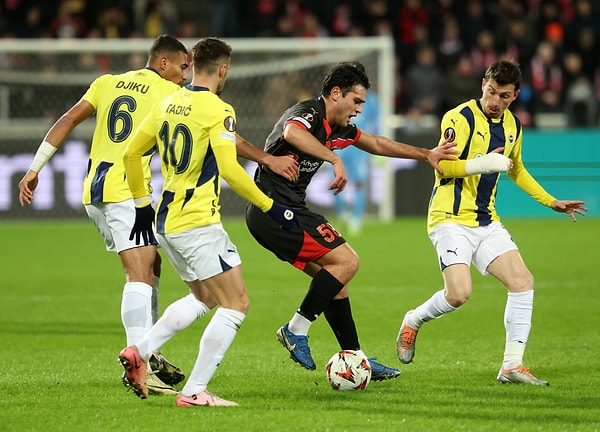 Avrupa Ligi'nde Temsilcilerimizin Durumu: Fenerbahçe ve Galatasaray Play-off'a Yükseldi, Beşiktaş Elendi