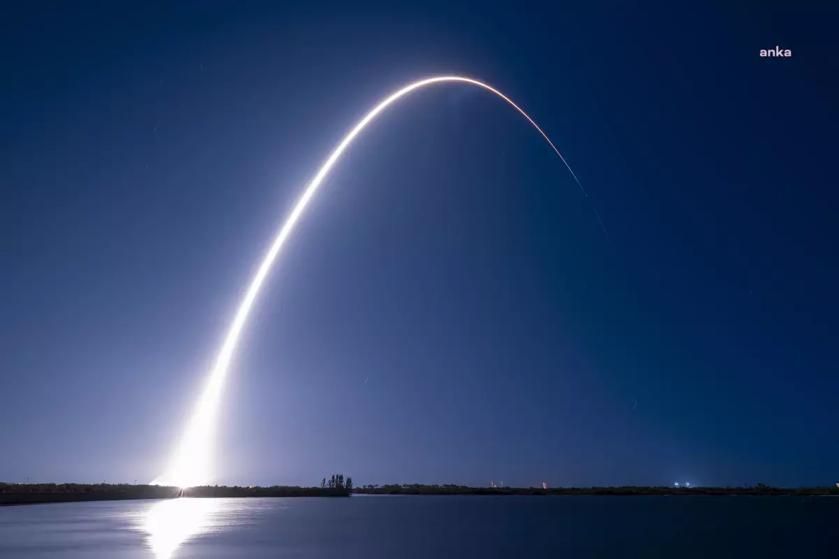Ay'a yolculuk heyecanı başladı! SpaceX Falcon 9 roketi, uzay araştırmalarına