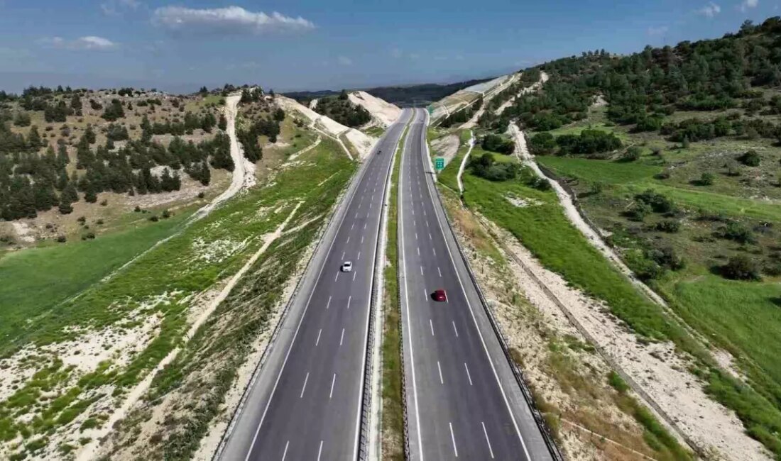 Aydın-Denizli Otoyolu'nun açılışı, bölge ekonomisine olan katkıları ve ulaşım kolaylıklarıyla