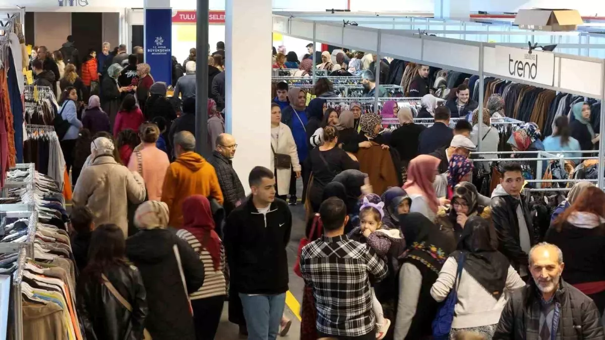 Aydın'da düzenlenen Moda Fuarı, renkli etkinlikler ve şık tasarımlarla coşkuyla