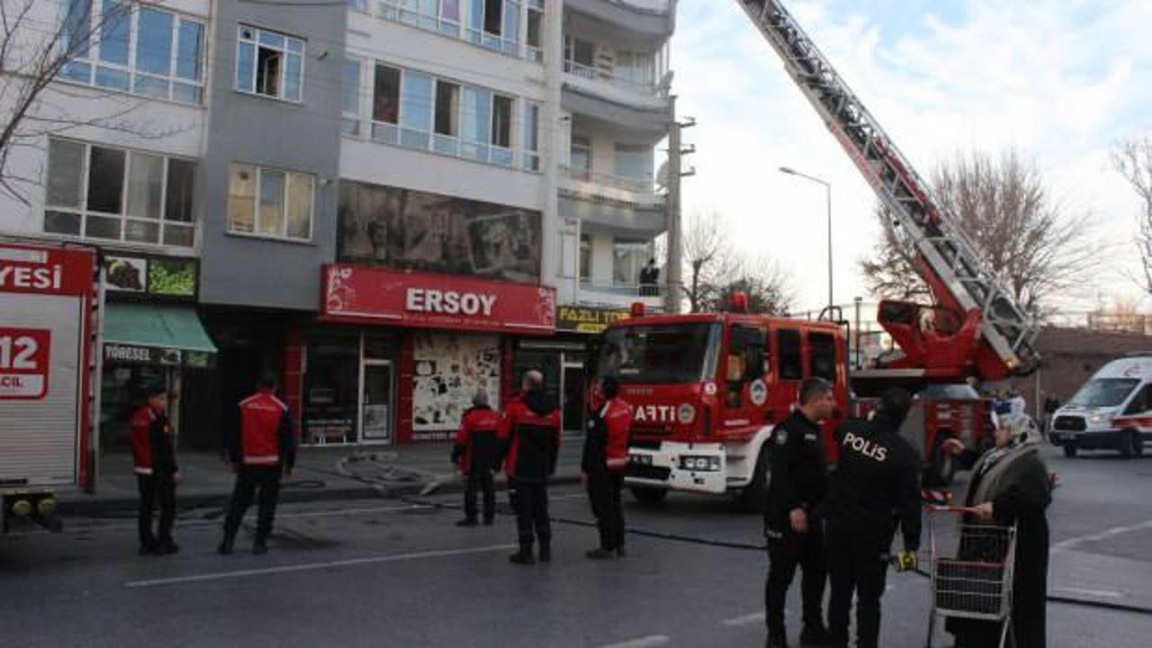 Aydınlıkevler Mahallesi'nde meydana gelen yangın paniği, mahalle sakinlerini tedirgin etti.