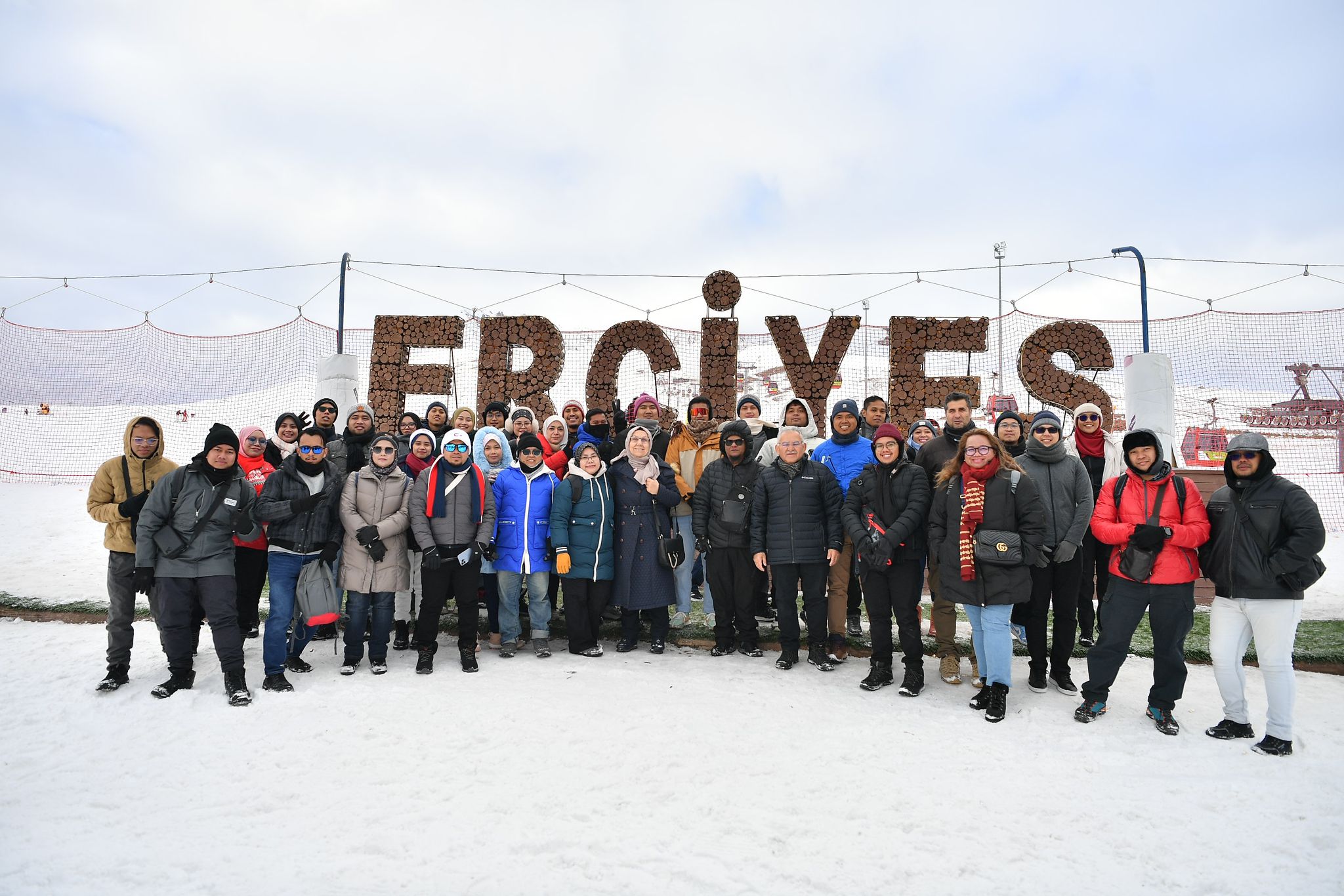 Kayseri Büyükşehir Belediye Başkanı Dr. Memduh Büyükkılıç, Erciyes'in zirvede yerli