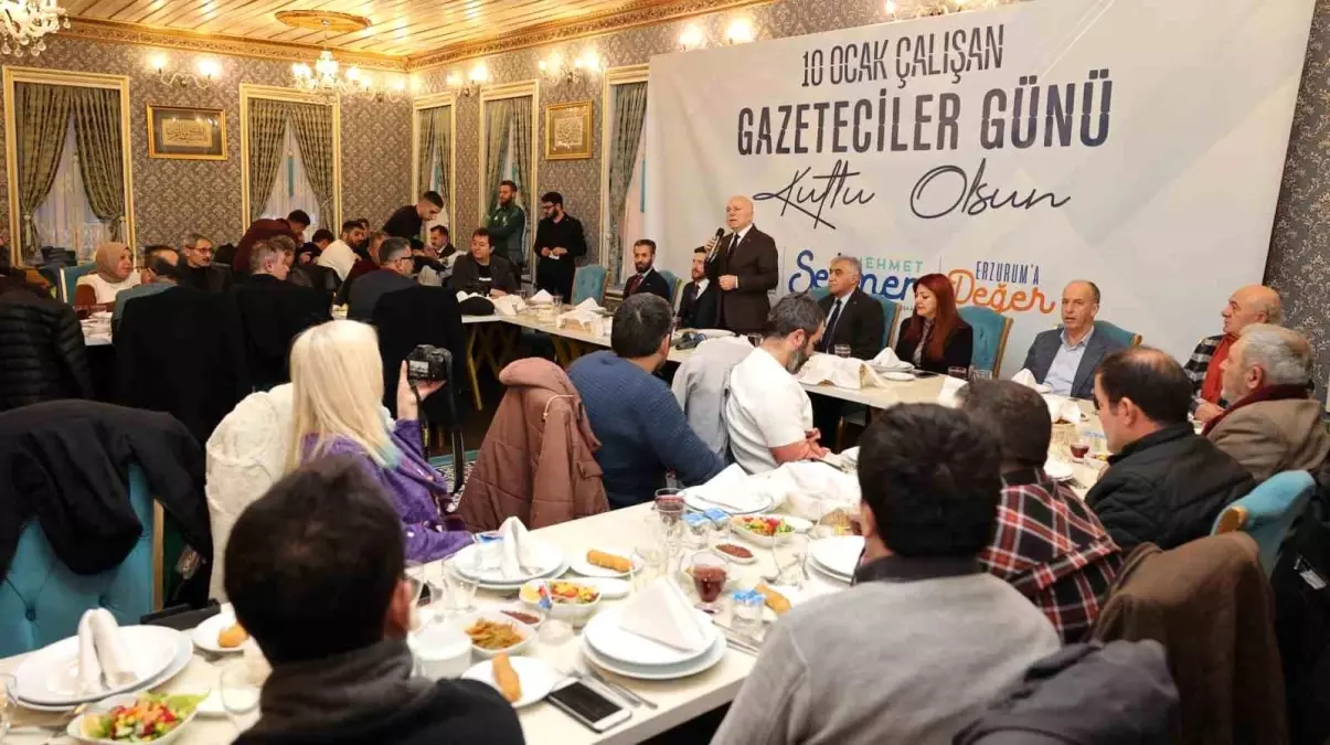 Başkan Sekmen, Çalışan Gazeteciler Günü'nde medya mensuplarıyla bir araya gelerek,