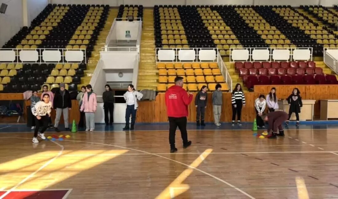 Bayburt Gençlik Merkezi'nde kış kulübü faaliyetleri başladı! Gençler, eğlenceli etkinlikler