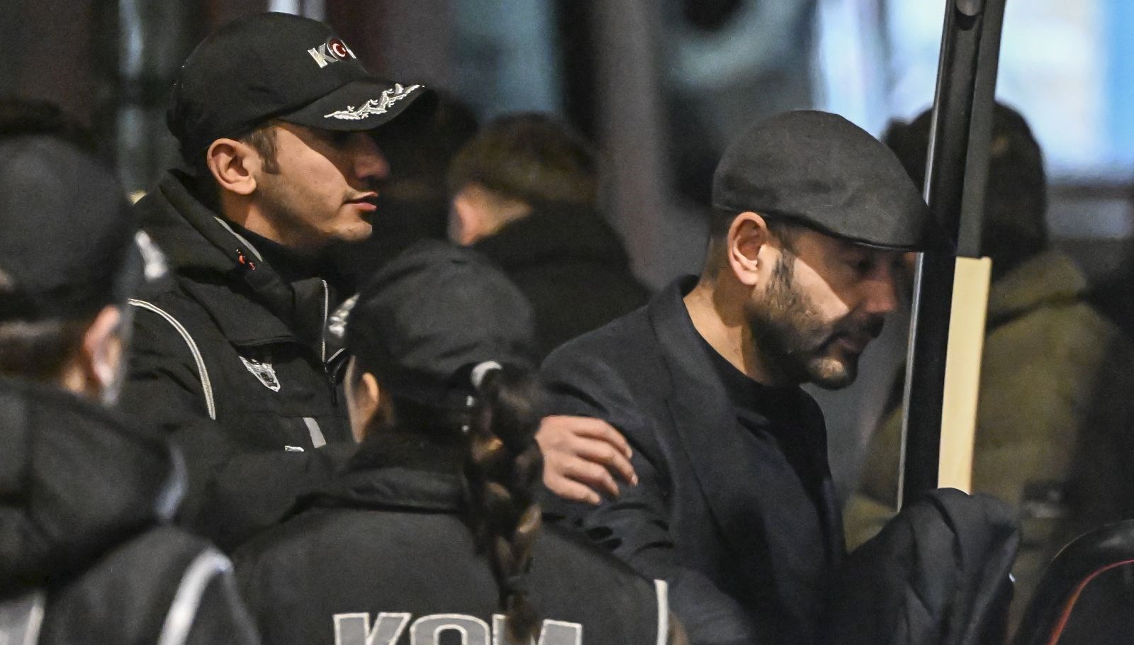 Beşiktaş Belediye Başkanı Rıza Akpolat, görevden uzaklaştırıldı. Bu önemli gelişmenin