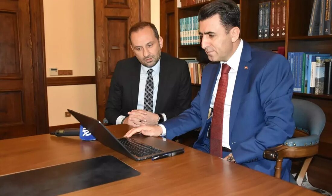 Bilecik Valisi Şefik Aygöl, bu yıl düzenlenen 'Yılın Kareleri' oylamasına