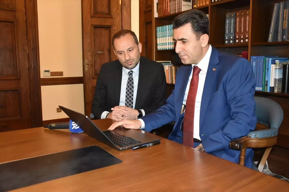 Bilecik Valisi Şefik Aygöl, bu yıl düzenlenen 'Yılın Kareleri' oylamasına