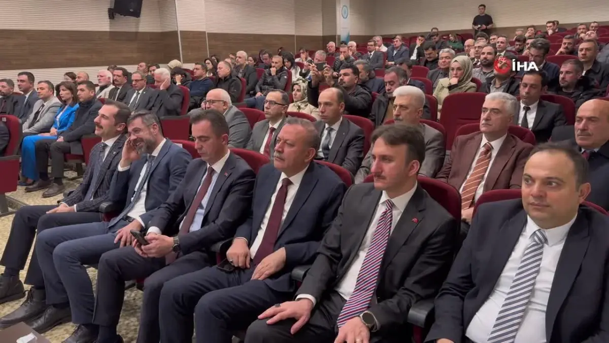 Bitlis'te düzenlenen jeotermal çalıştayında, enerji verimliliği ve sürdürülebilirlik konuları ele