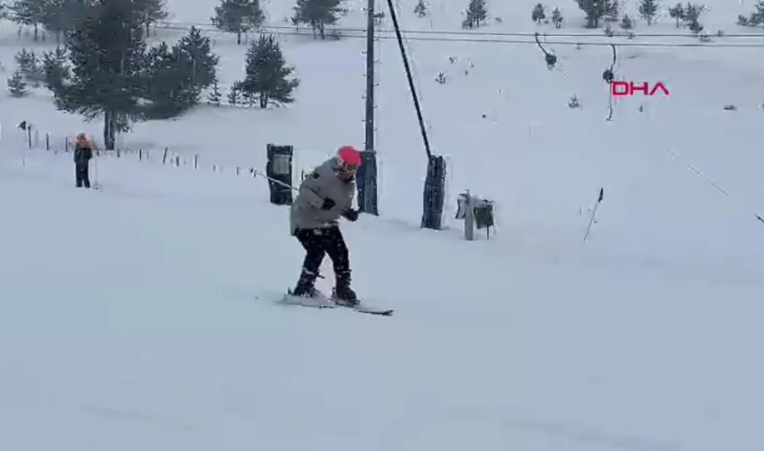 Bolu Kartalkaya'da yangın sonrası kayak sezonu yeniden açıldı. Kayak tutkunları,