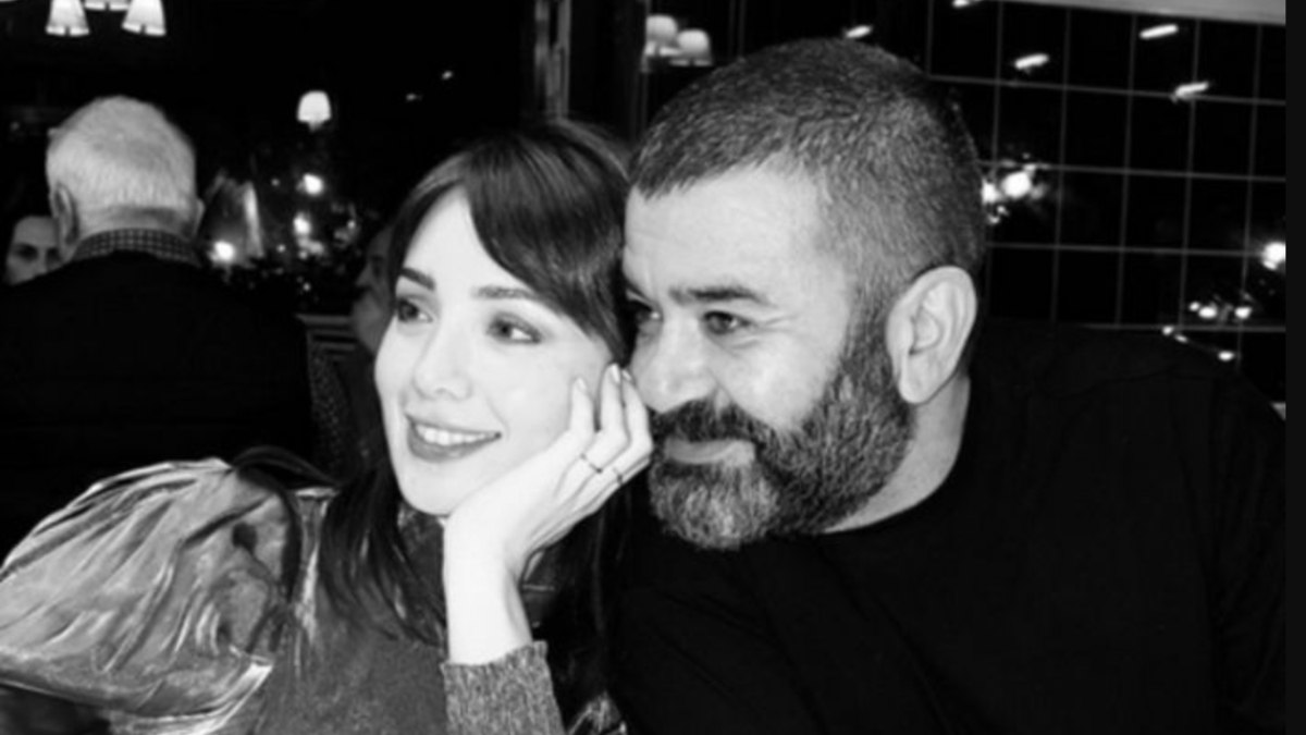 Bülent Şakrak'ın hızla değişen aşk hayatını keşfedin. Ünlü oyuncunun ilişkileri,