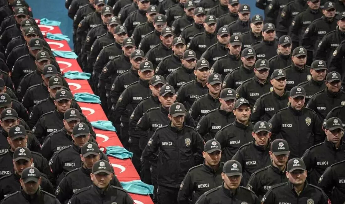 Bursa'da 388 yeni bekçi, düzenlenen törenle yemin etti. Güvenlik güçlerine