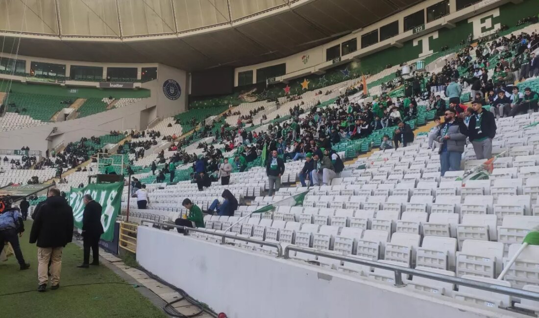 Bursaspor'un Matlı Stadyumu'nda tel örgülerin kaldırılması, taraftarların maça daha yakın