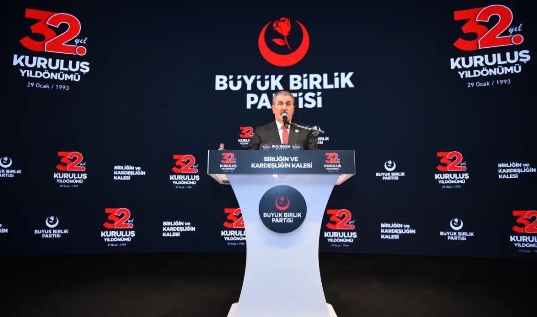 Büyük Birlik Partisi'nin 32. kuruluş yıl dönümü, kutlama etkinlikleriyle coşkuyla