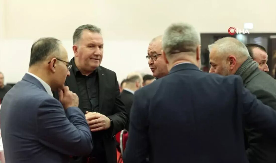 Büyükelçi Akif Çağatay Kılıç, Düsseldorf'ta STK temsilcileri ve basın mensupları