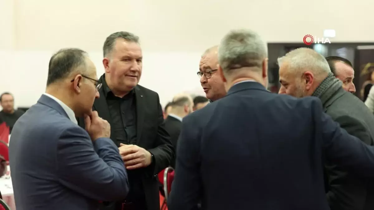 Büyükelçi Akif Çağatay Kılıç, Düsseldorf'ta STK temsilcileri ve basın mensupları