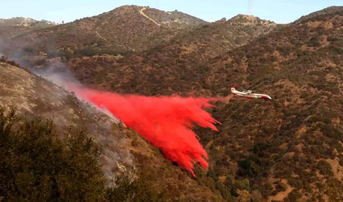 California'daki orman yangınları ve bu felaketle mücadele eden yangın söndürme
