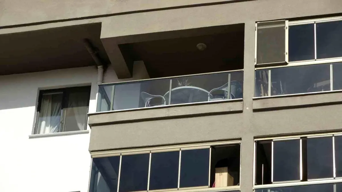Çanakkale'de bir restoratörün ölümü, eşinin tutuklanması ve dava sürecinin detayları.