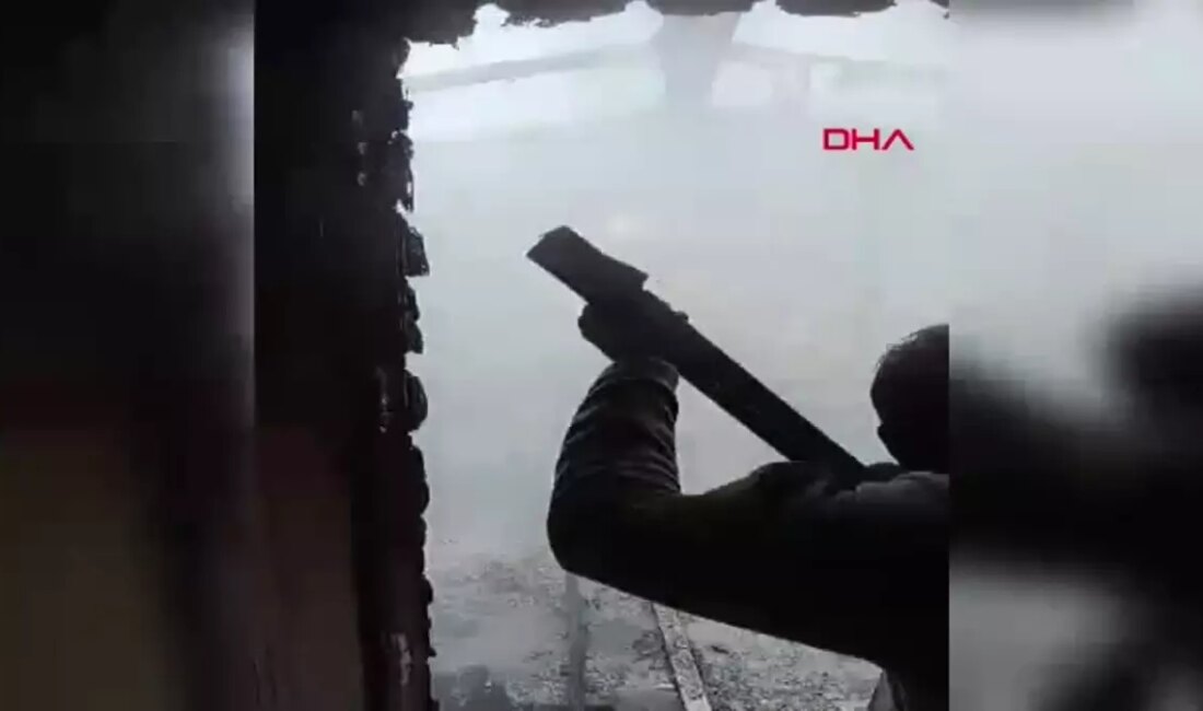 Çanakkale'de meydana gelen yangında gaz tüpü patladı ve bir ev
