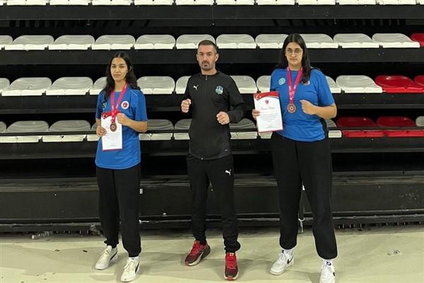 Çayırova Belediyesi Eğitim Spor Kulübü Kick Boks sporcuları Sinem Erdoğan