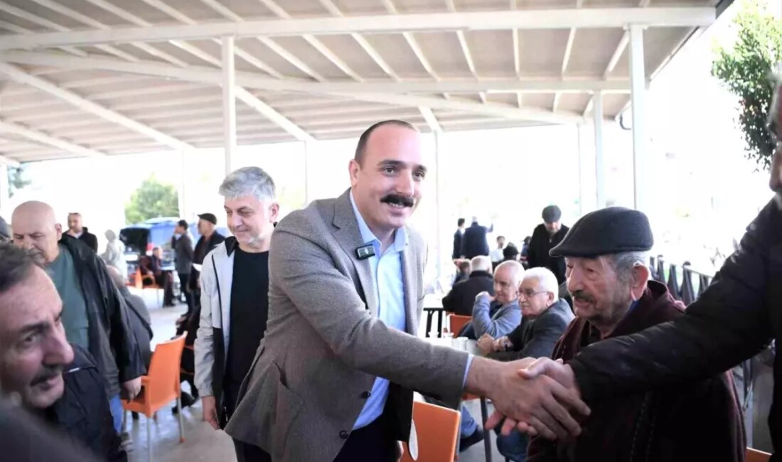 Cem Kotan, Emekli Kahvesi'nde vatandaşlarla bir araya gelerek sorunlarını dinledi