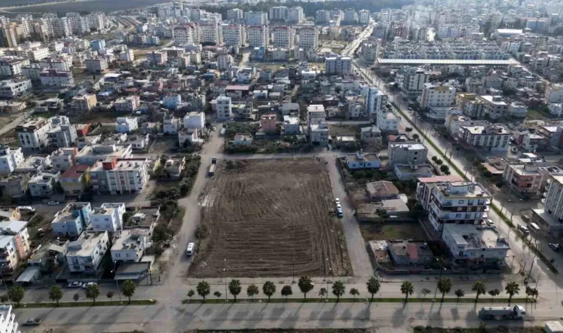Ceyhan'a üçüncü kent meydanı müjdesi verildi! Yeni meydan, şehrin sosyal