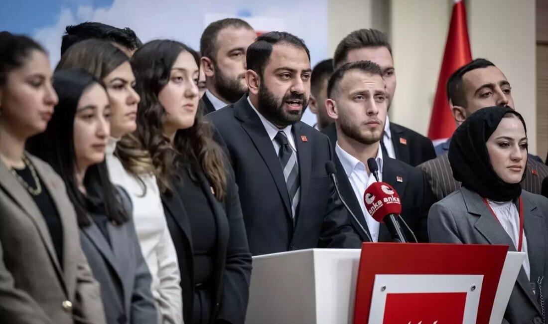 CHP Gençlik Kolları Başkanları, Cem Aydın'a desteklerini açıkladı. Bu destek,