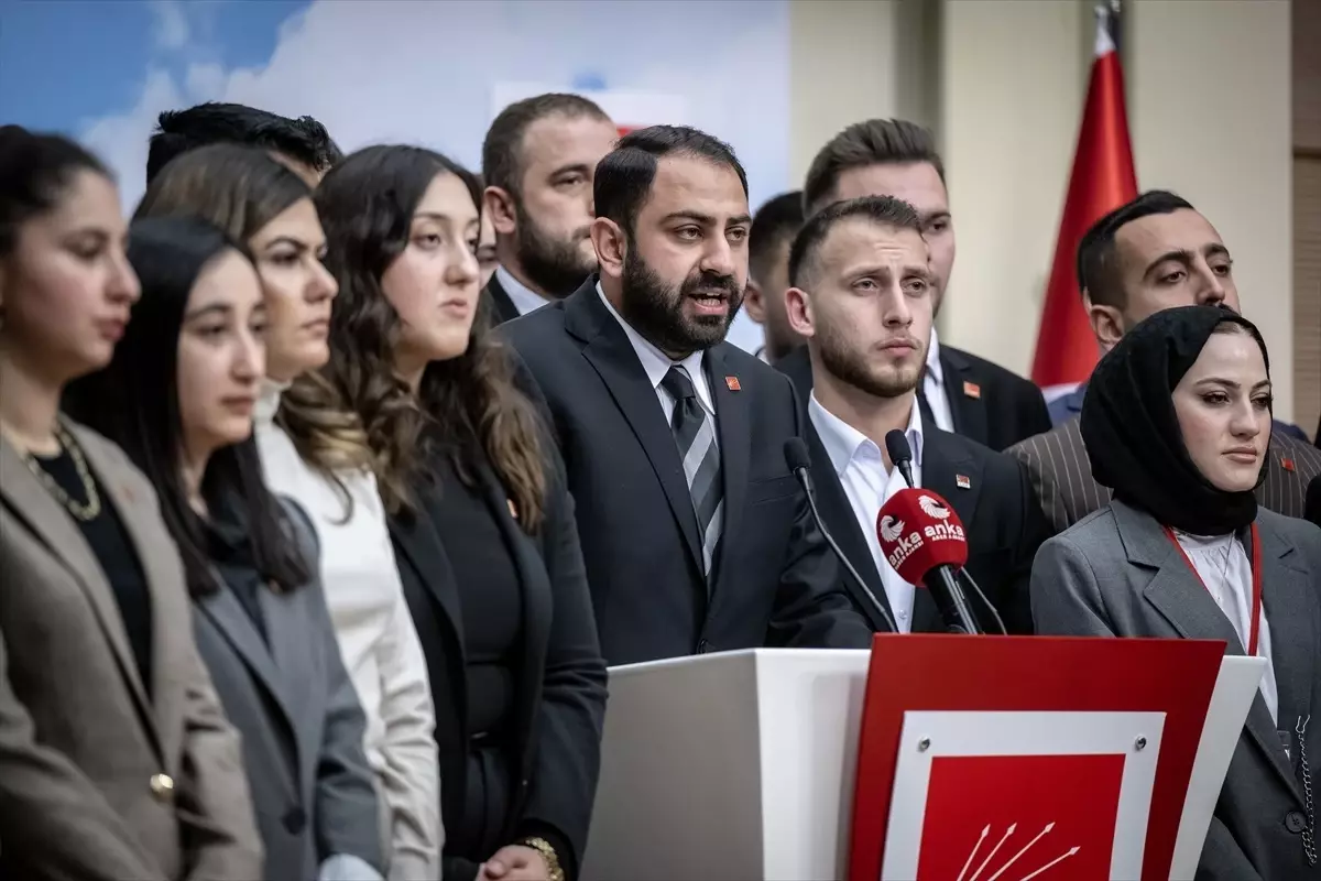 CHP Gençlik Kolları Başkanları, Cem Aydın'a desteklerini açıkladı. Bu destek,