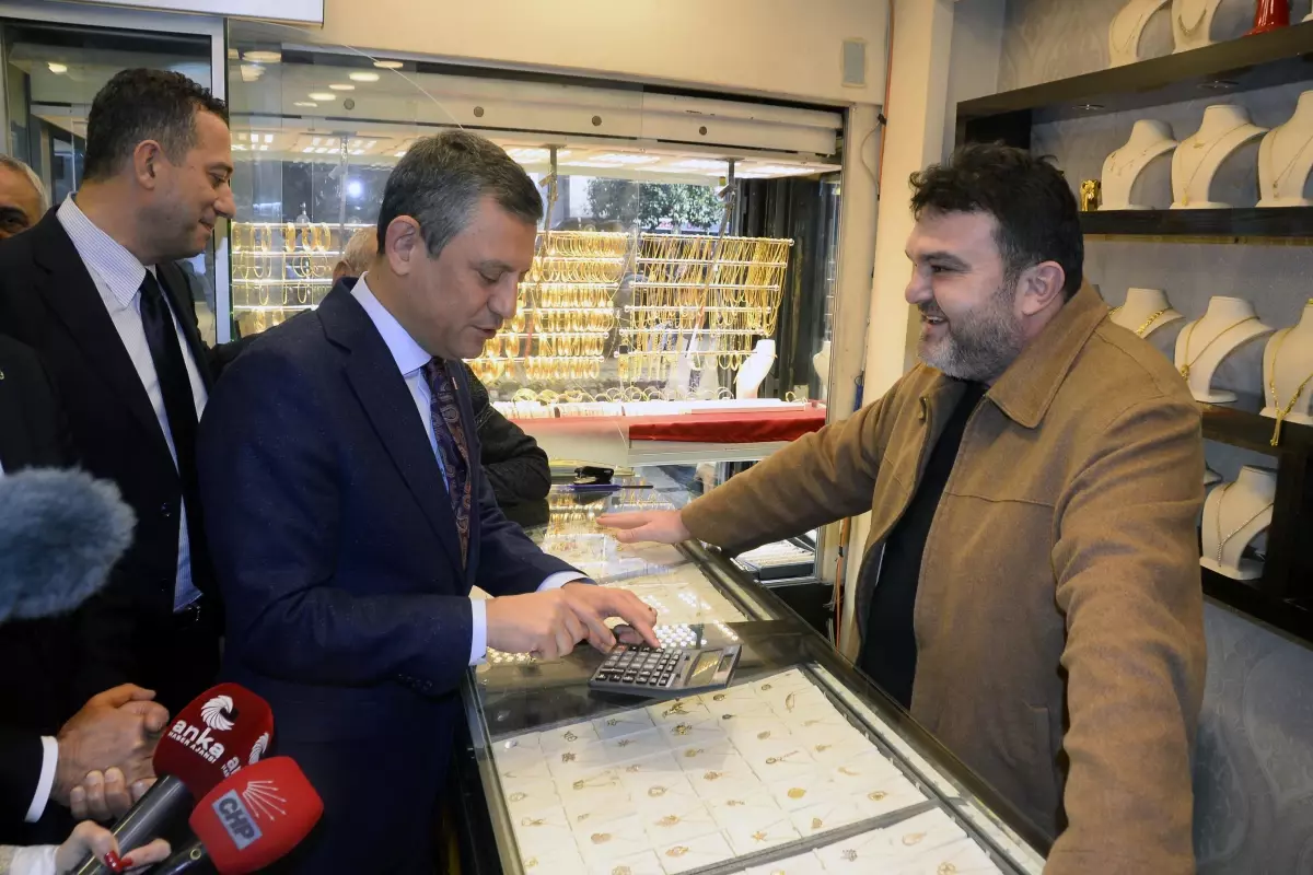 CHP Genel Başkanı Özgür Özel, Mersin esnafını ziyaret ederek sorunlarını