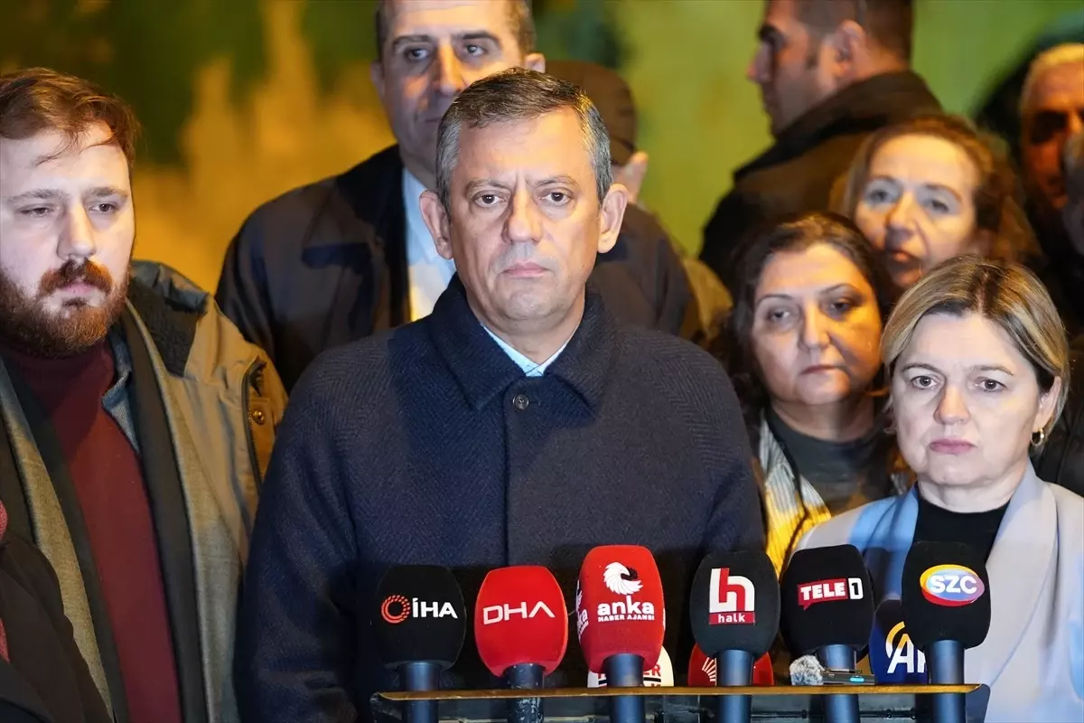 CHP Genel Başkanı Özgür Özel, Rıza Akpolat'ı ziyaret ederek önemli