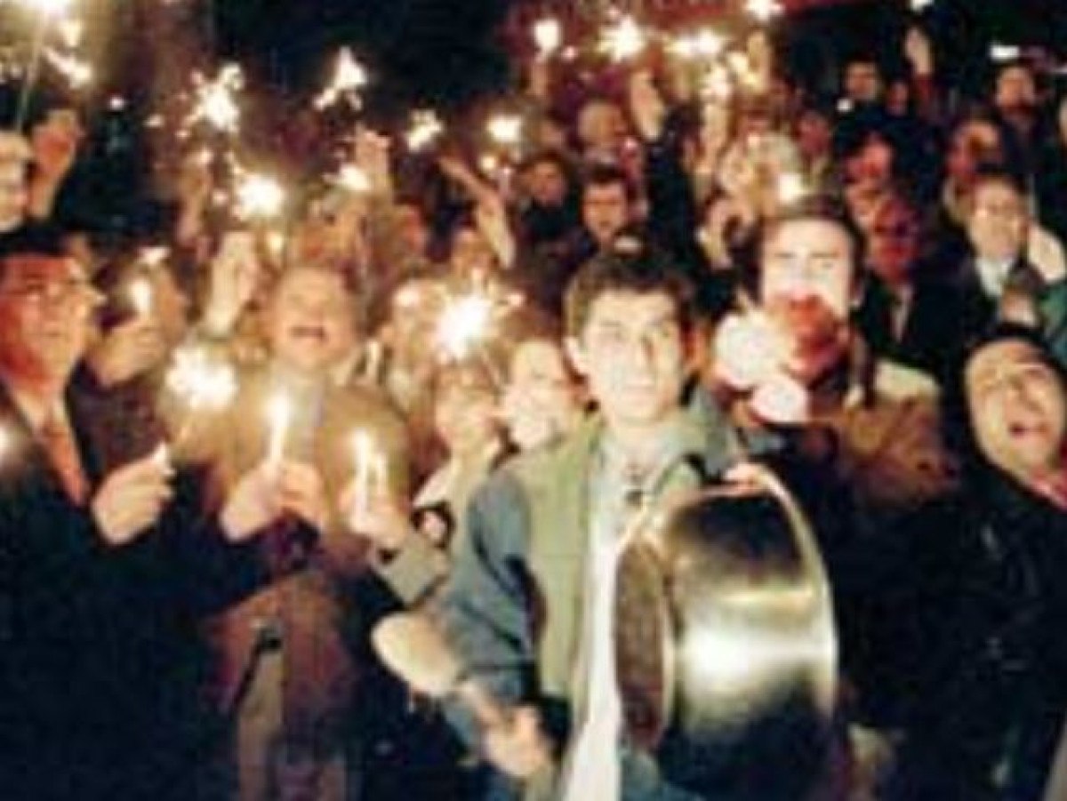 MİTİNG ALANLARINDA TOPLUCA LİMON SIKTILAR