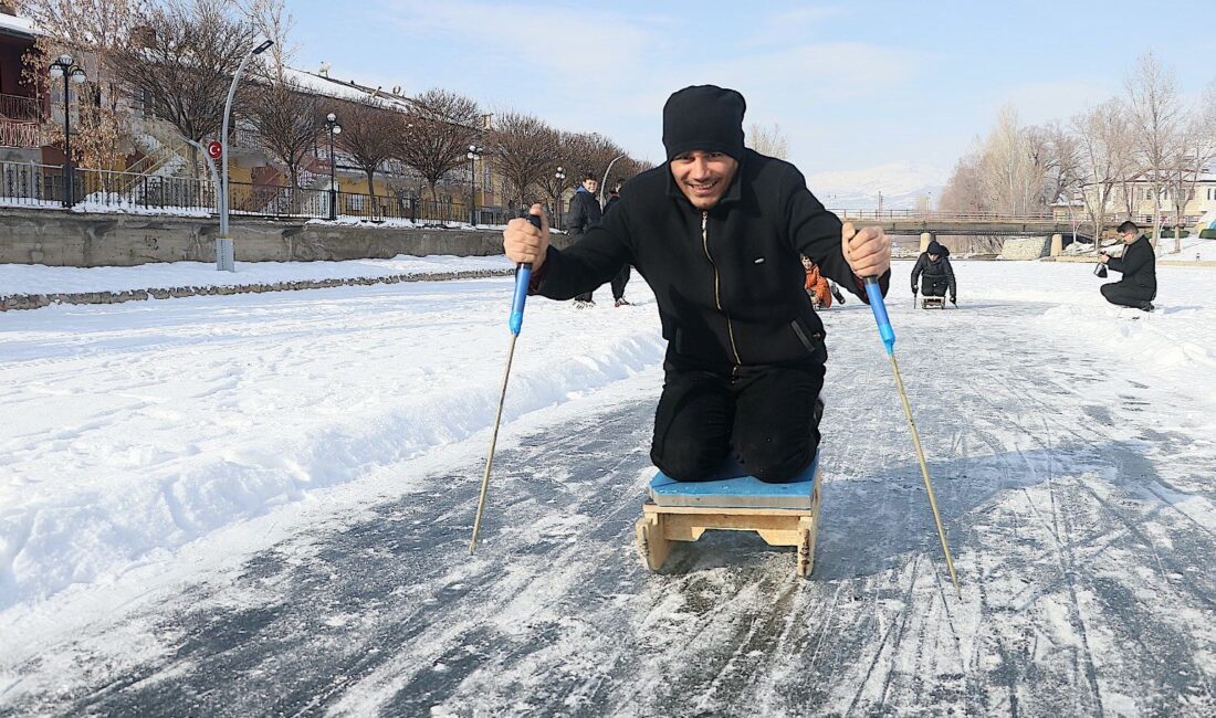 Çoruh Nehri'nde düzenlenen Buz Etkinliği ile kışın tadını çıkarın! Kızak