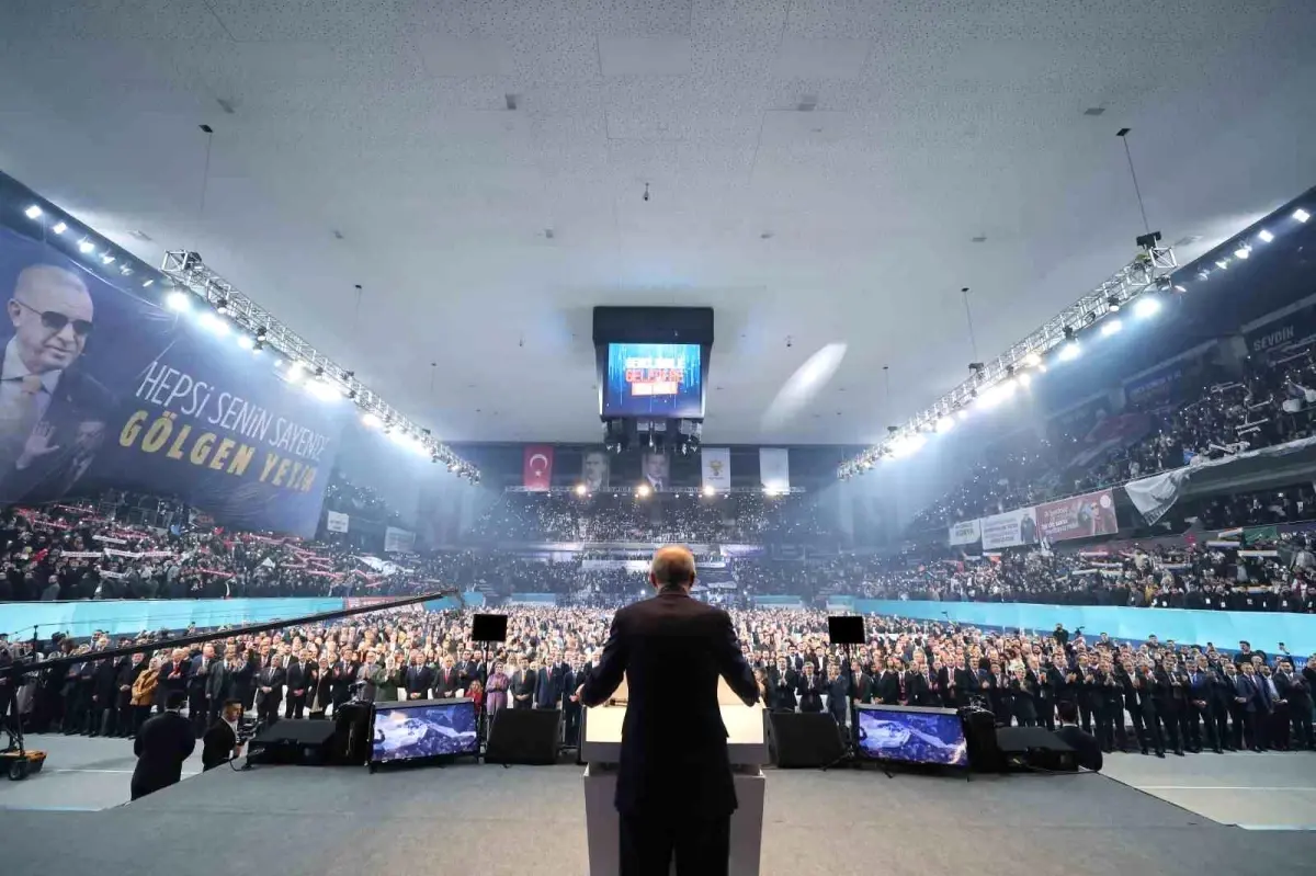 Cumhurbaşkanı Erdoğan, AK Parti Gençlik Kolları 7. Olağan Kongresi'nde gençlerin